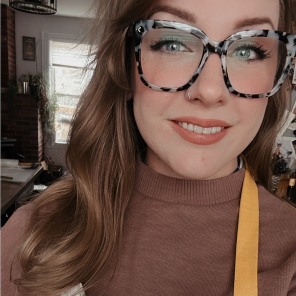 Meet your Posher, Jessica - Picture 1 of 1